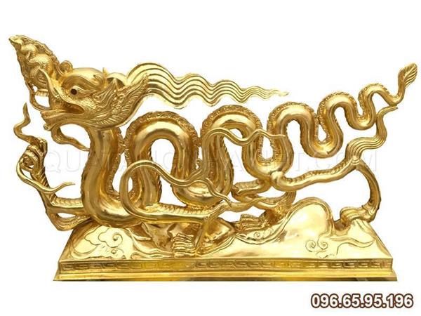What does the golden bronze dragon statue in gold feng shui mean?